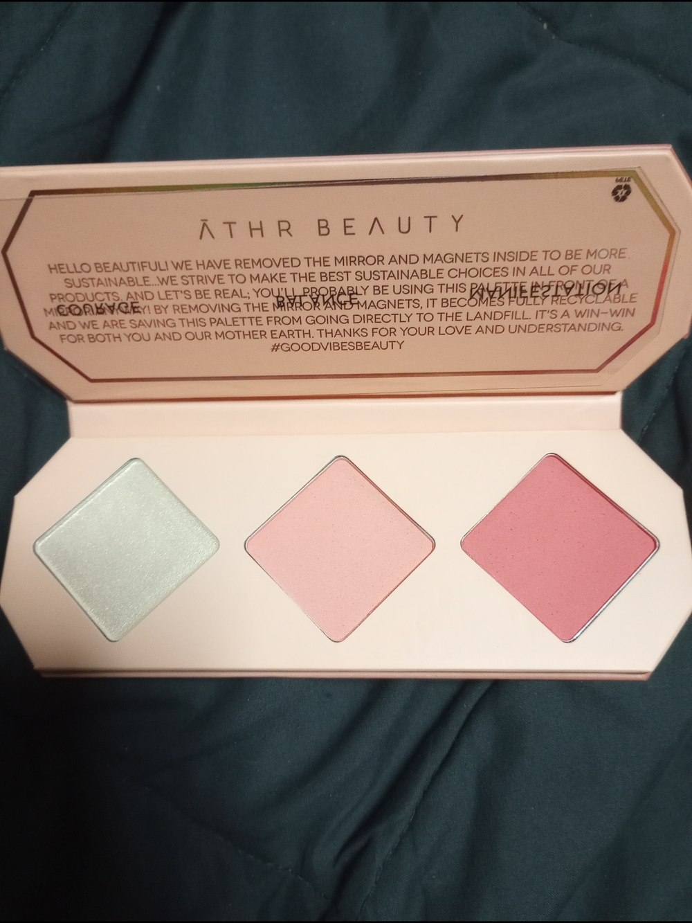 Triple Highlighter & Blush Palette — Pink Shades